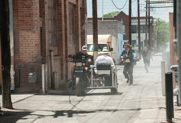 Кадры из сериала Лучше звоните Солу 1 сезон